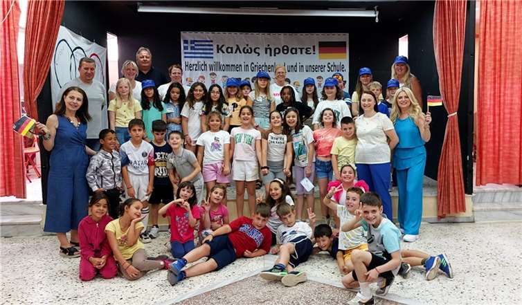 14 Schülerinnen und Schüler der Grundschule Ahrweiler starteten gemeinsam mit vier Lehrerinnen Richtung Thessaloniki/Griechenland.  Foto: privat
