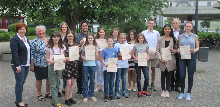 14 Schülerinnen und Schüler konnten ihren Förderpreis entgegennehmen. privat