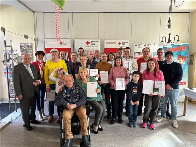 14 Spenderinnen und Spender wurden im Rahmen einer kleinen Feierstunde in der DRK-Begegnungsstätte an der Liebfrauenkirche geehrt. Quelle: DRK-Kreisverband Koblenz