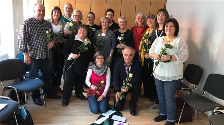 14 Teilnehmer bekamen ihre Zertifikate zur ehrenamtlichen Hospizbegleitung überreicht. Privat