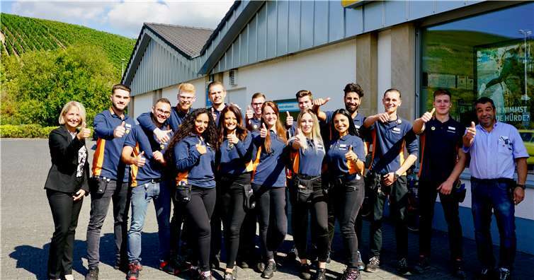 14 ausgewählte Auszubildende übernehmen für zwei Wochen die Filiale in der Wilhelmstraße 38 in Ahrweiler.