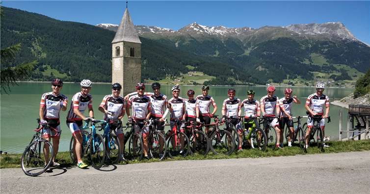 14 begeisterte Radsportler des RSC Untermoselnahmen am Drei Länder Giro in Nauders teil. Foto: privat
