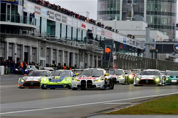 140 Fahrzeuge konnte die Renngemeinschaft Düren beim 47. DMV 4-Stunden-Rennen begrüßen. Fotos: BURG