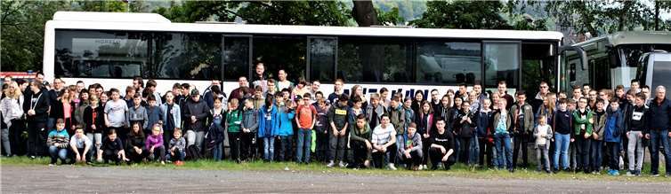 140 Teilnehmer konnten bei der Fahrt ins Phantasialand begrüßt werden. Foto: Kreisjugendfeuerwehrverband