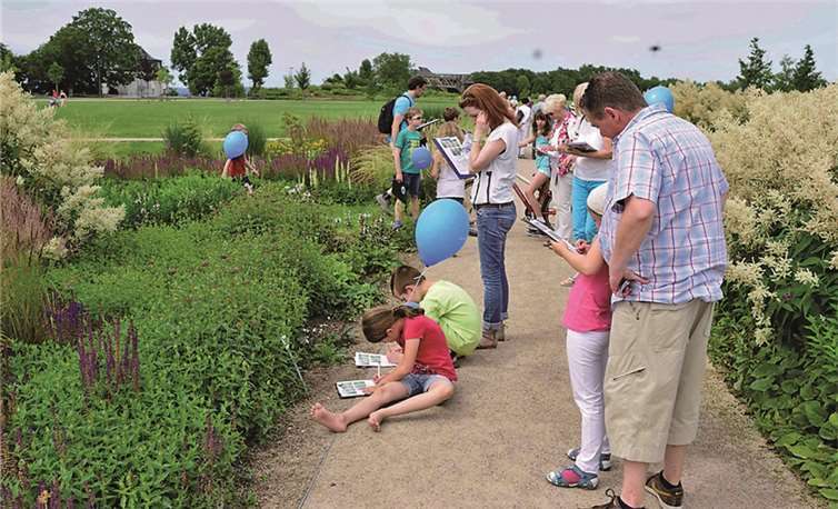 140 interessierte Kinder beteiligten sich am Staudenquiz im Rahmen des Aktionstags „Stauden und Gräser“ im Festungspark. Dietmar Guth