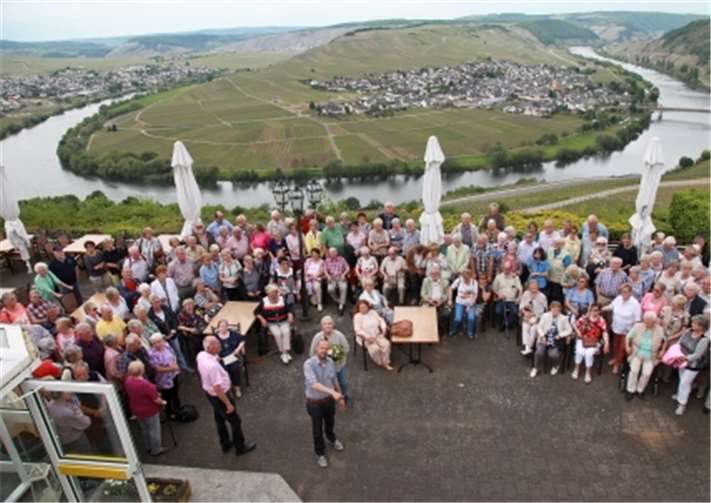 147 Teilnehmer am Zummethofbei Leiwen,Moselschleife im Hintergrund
