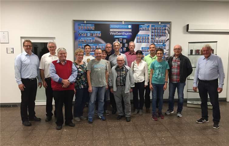 15 FWG-Vertreter verfolgten den Produktionsprozess einer Getränkedose.  privat