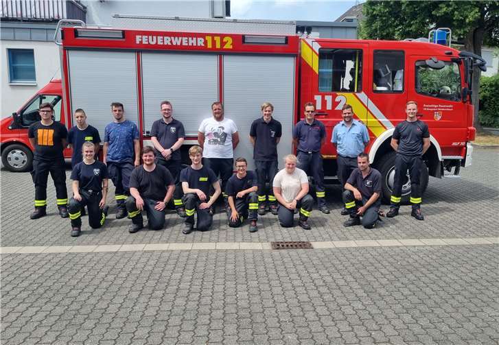 15 Feuerwehrangehörige wurden zur Grundausbildung begrüßt. Foto: privat