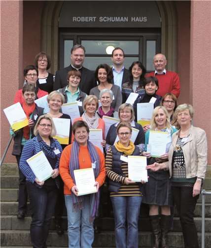 15 Leiterinnen der Familienbildungsstätten (FBS) aus dem Bistum Trier haben sich in den letzten 15 Monaten fortgebildet.privat