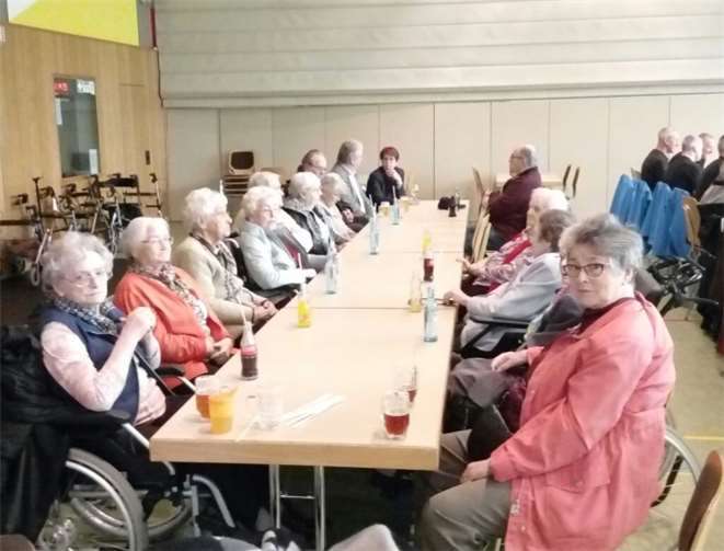 15 Seniorinnen und Senioren waren der Einladung des Bürgermeisters gefolgt und verbrachten gemeinsam einen schönen Vormittag. privat