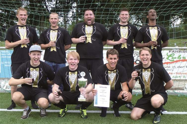 150 Weitersburger Männer und Frauen hatten großen Spaß am Kicken. privat