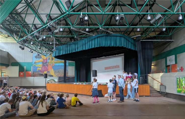 150 begeisterte sechs bis 13-jährige Kinder und 30 Teamer erlebten mit viel Spaß und Spiel zwei unvergessliche Wochen bei der diesjährigen 24. NABU-Stadtranderholung Meckenheim. Foto: privat