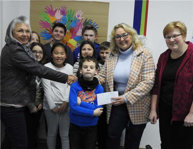 1500 Euro konnten an Karin Berens, Leiterin des Leseclubs übergeben werden.privat