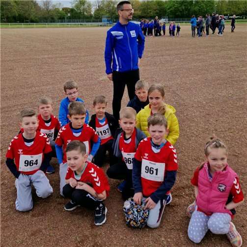 16 Jungen und Mädchen der Leichtathletikabteilung des TV Engers starteten beim Vulkan Marathon in Mendig.  Foto: privat