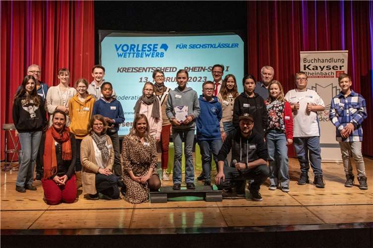 16 Kinder aus dem Rhein-Sieg-Kreis I begeisterten im Rheinbacher Stadttheater mit Vorlesekunst. Foto: Ursula Peters