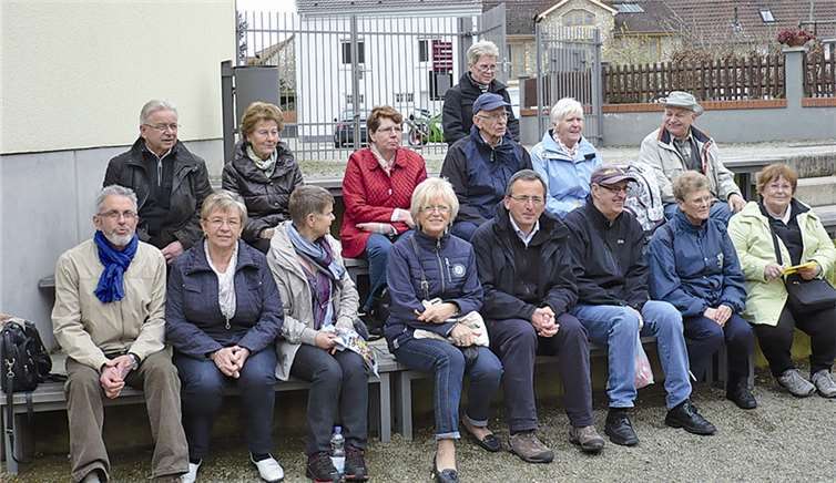 16 Wanderfreunde des Eifelverein Untermosel machten sich auf Entdeckungsfahrt in die Rotweinstadt Ingelheim. privat