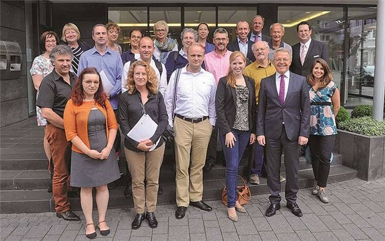 16 europäische Gäste hieß die Volksbank in Bad Neuenahr willkommen. privat