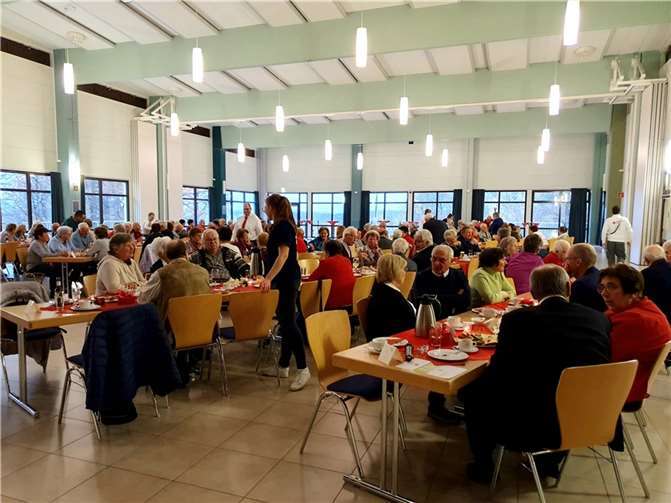 160 Senioren verbrachten einen abwechslungsreichen Nachmittag in netter Gesellschaft.Quelle: Ortsgemeinde Vettelschoß