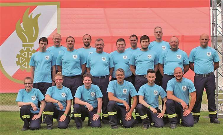 17 Aktive der Freiwilligen Feuerwehr Wachtberg, alle aus der Löschgruppe Villip, freuen sich über den Erfolg bei den Tiroler Landesmeisterschaften.-JOST-