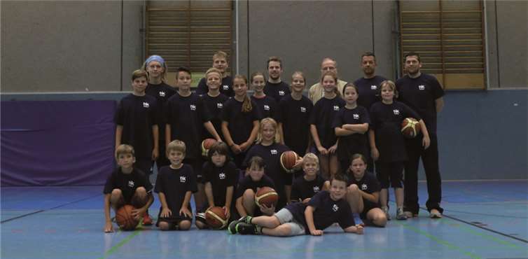 17 Jungen und Mädchen kamen zum dritten Basketball-Sommercamp der DJK Bendorf.privat