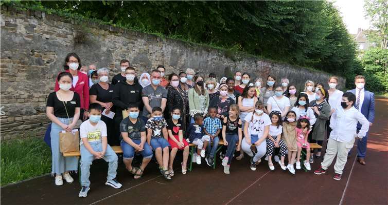 17 Lerntandems trafen sich erstmalig persönlich und nahmen von I.D. Fürstin zu Wied und Bürgermeister Jung den Dank für ihr ehrenamtliches Engagement entgegen.Foto: MGH Neuwied