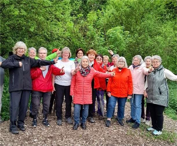 17 Personen und ein Hund nahmen an der letzten meditativen Wanderung des Westerwald-Vereins Selters teil. Foto: privat