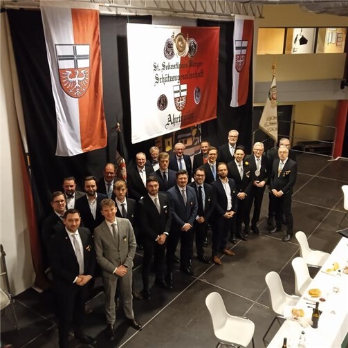 17 neue Bürgerschützen erhielten ihre Medaillen vom Verwaltungsrat und sorgen für ein neues Allzeithoch der Mitgliederzahl, die jetzt 745 beträgt. Foto: GS