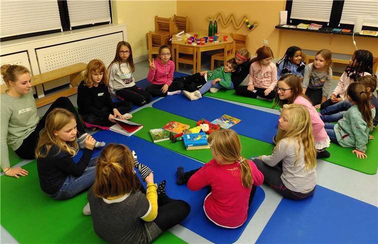 17 starke Mädchen kamen in der katholischen Familienbildungsstätte zum Lesen zusammen. Foto: privat