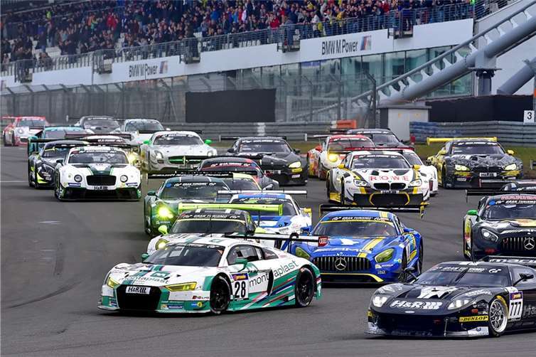 171 Fahrzeuge starteten bei der 62. ADAC Westfalenfahrt, dem ersten Lauf zur VLN Langstreckenmeisterschaft, in die neue Saison.PeBuMedia/Peter Burggraf