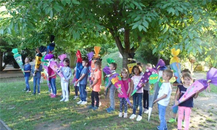 18 Kinder der Kita St. Mauritius nahmen bei einem Fest Abschied von ihrer Kita.privat