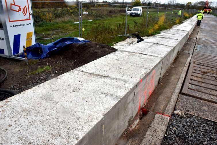 180 Meter lang ist der Düker, der jetzt im Rheinarm zwischen Niederwerth und Vallendar liegt.