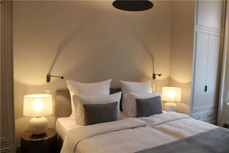 Ein besonderes Hotel ist wieder da 189 Einzel- und Doppelzimmer, 22 Suiten sowie fünf Longstay-Appartements stehen nach umfangreicher Sanierung und Modernisierung zur Verfügung.