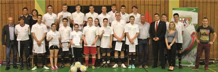 19 Schülerinnen und Schüler wurden zu DFB-Junior-Coaches ausgebildet. privat