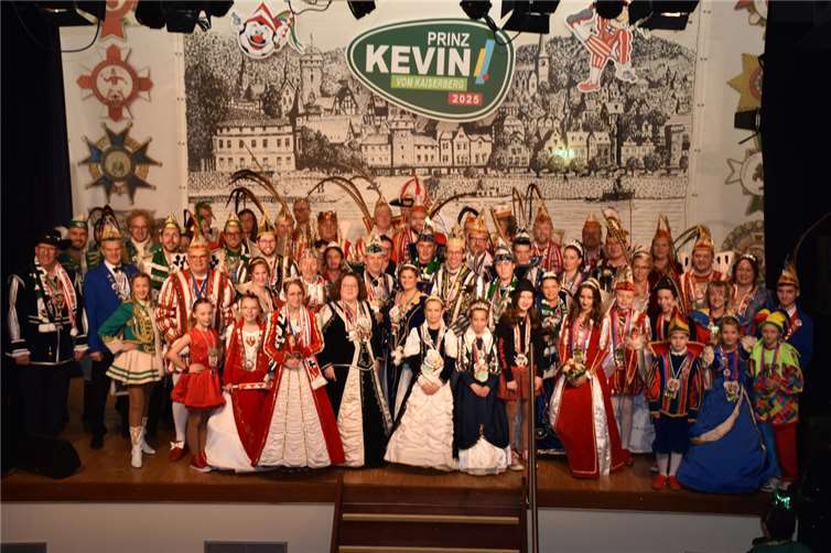 19 Tollitäten und Vereine waren beim Mittelrheinischen Prinzentreffen in der Linzer Stadthalle.  Fotos: HEP