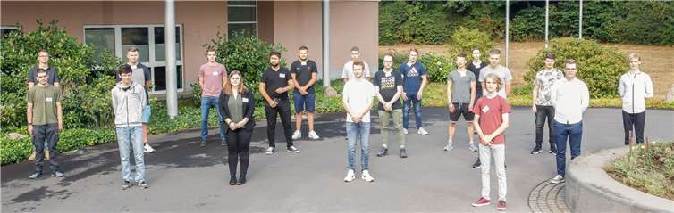 19 neue Azubis hatten am 10. August ihren ersten Arbeitstag im Werk in Polch. Griesson - de Beukelaer bildet dort derzeit insgesamt 38 Azubis aus.Foto: Karina Schuh Photography