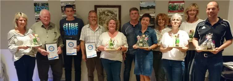 19 treue Mitglieder des Vereins wurden geehrt. privat