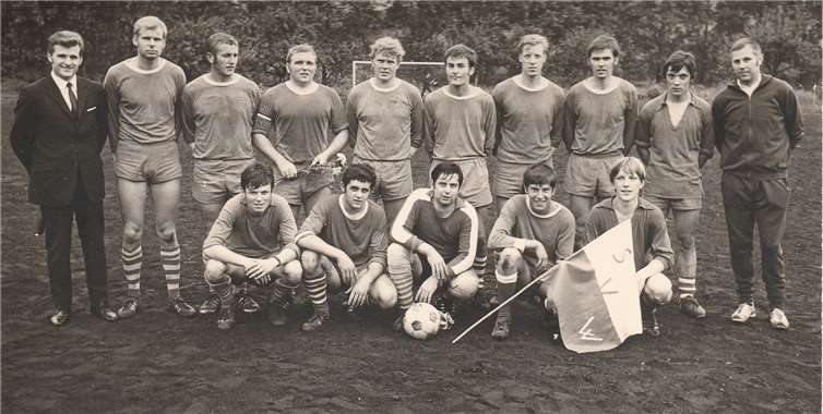 1970 konnten die Fußballer des SV Walporzheim überraschend die Kreismeisterschaft erringen. Foto: privat