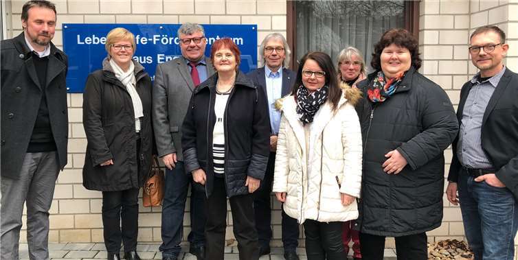 1.Kreisbeigeordneter Michael Mahlert und Sozialamtsleiterin Agnes Ulrich mit dem Vorsitzenden der Lebenshilfe Frank Potthast und dem Führungsteam, bestehend aus Joachim Rhode, Marianne Mehlbreuer, Eva Jagos, Dorothee Melchior, Simone Schumann und Erik Wirtzprivat