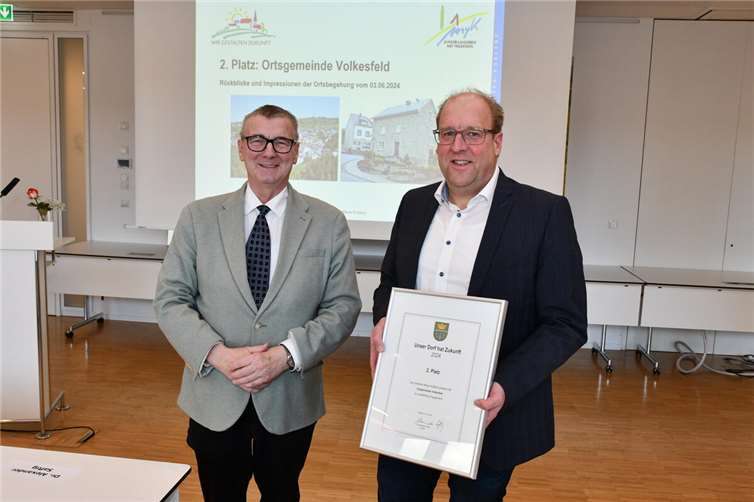 2. Platz: Ortsgemeinde Volkesfeld: Landrat Dr. Alexander Saftig und Rudolf Schüller (Ortsbürgermeister der Ortsgemeinde Volkesfeld).