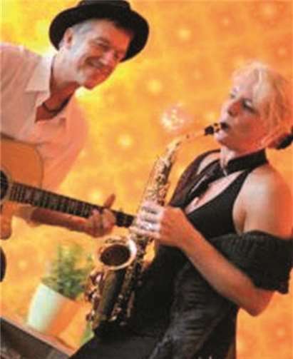 „2 Sunny“ – das sind das Duo mit Tatjana Schwarz (Gesang und Saxophon) sowie Ralf Haupts (Gitarre, Gesang, Percussion).privat