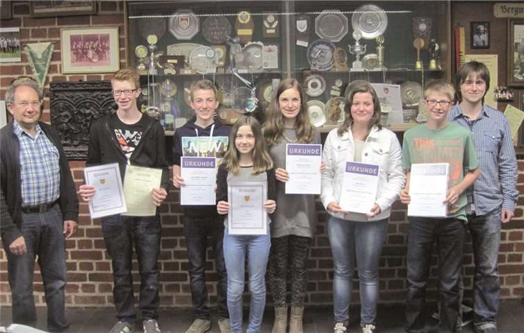 2. Vorsitzender Karl Hilger, Lukas Prämaßing, Lukas Radermacher, Kathrin Radermacher, Katharina Müller, Mara Karst, Marco Freund und der 1. Vorsitzende Christopher Hendricks.privat