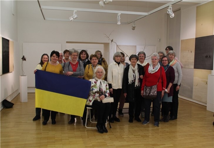 20 Frauen sendeten aus Solidarität mit den ukrainischen Frauen spontan ein positives Signal in die Welt. Foto: privat