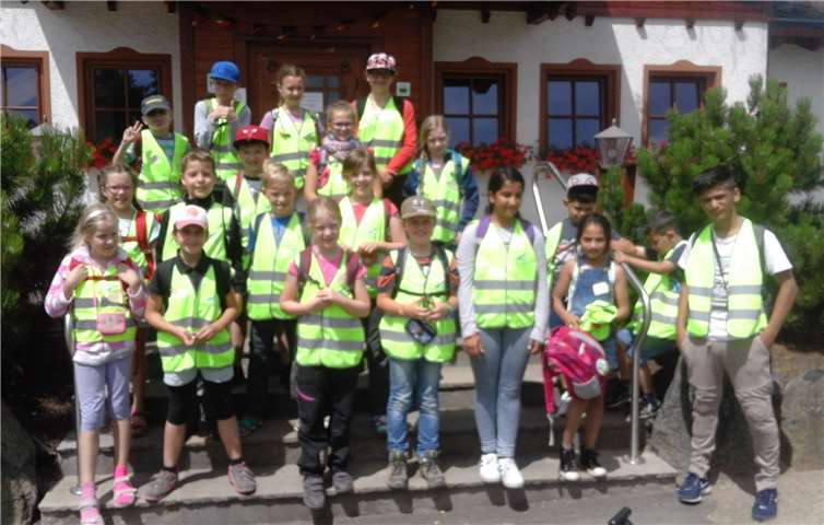 20 Kinder und vier Betreuer fuhren zum Wildpark Bad Marienberg.privat