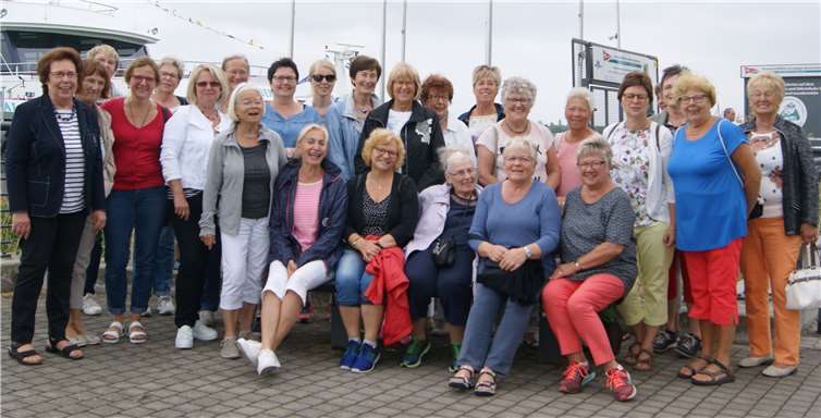 20 Sängerinnen und sieben mitreisende Gäste statteten der Stadt Leipzig einen Besuch ab. privat