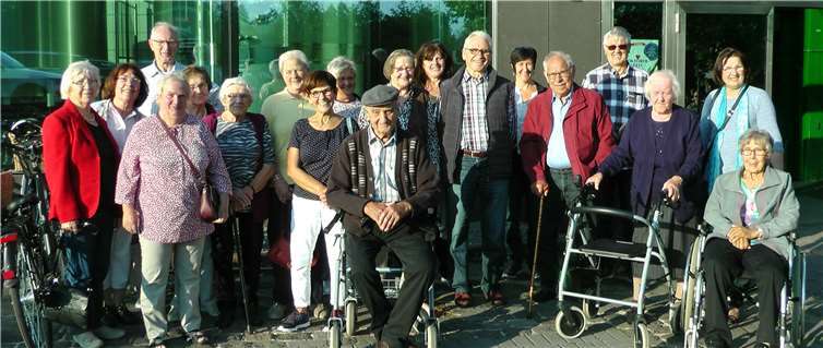 20 Senioren fuhren mit dem „Geysir-Schiff“ auf dem Rhein.Foto: privat
