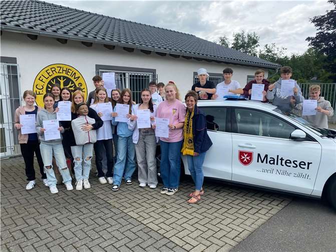 20 der Mädels und Jungs belegten den Erste Hilfe Kurs. Quelle: FC Flerzheim
