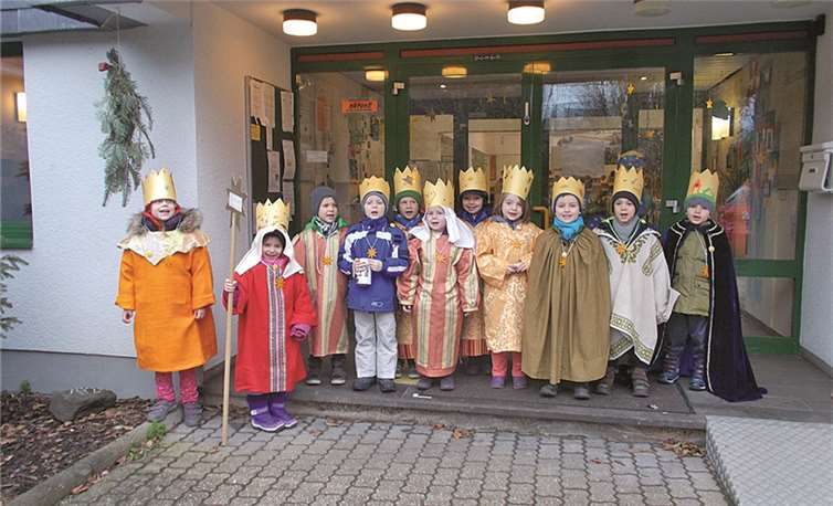 20 kleine Sternsinger brachten den Segen in die Häuser. privat