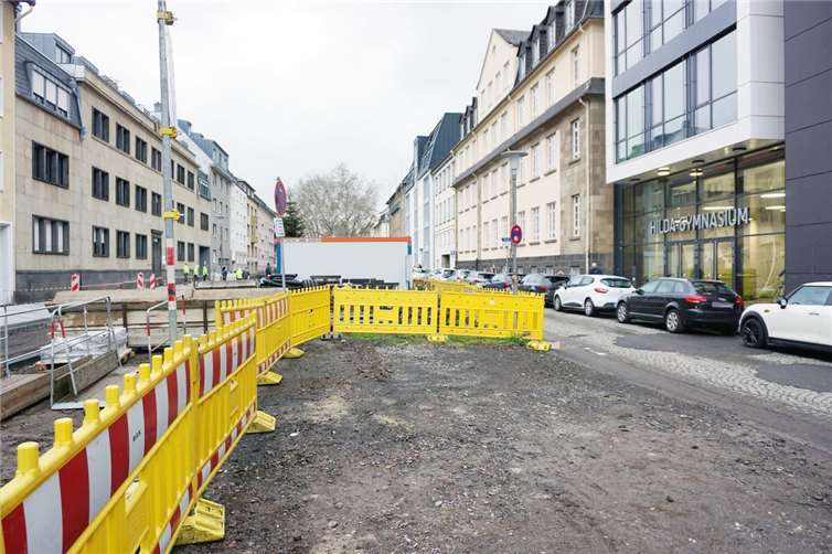 20 temporäre Parkplätze stehen über die Feiertage in der Südallee zwischen Markenbildchenweg und Roonstraße zur Verfügung. Am 6. Januar müssen sie ab 6 Uhr wieder geräumt sein, dann gehen die Bauarbeiten weiter. Foto: Stadt Koblenz /Verena Groß