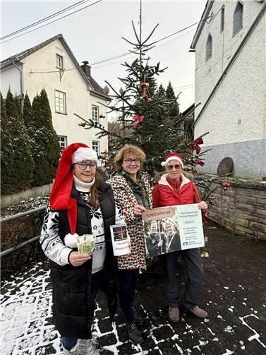 200 Euro aus der Advents-Spendenaktion wurden für das Benefizprojekt „Frauen in Not“ von Andrea Reiprich gespendet.  Foto: Tassilo Sacher