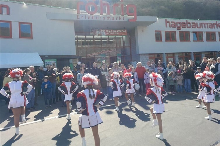 200 Mitwirkende präsentieren fantastische Highlights beim röhrig-Familien-SONNTAG - von Show-Tanz-Festival über Genuss-Festival bis Neuheiten-Schau.